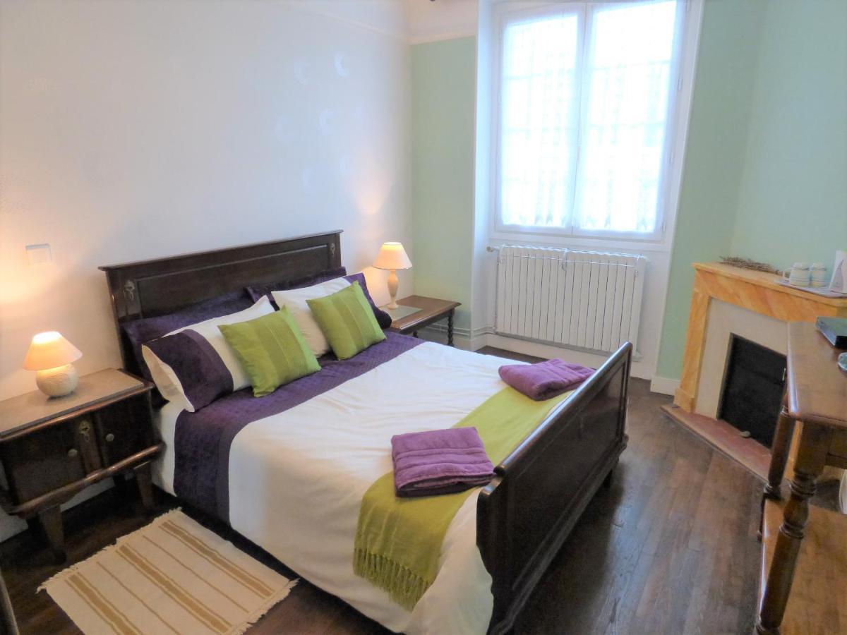 Les Tibles Bed & Breakfast Nanthiat Bagian luar foto