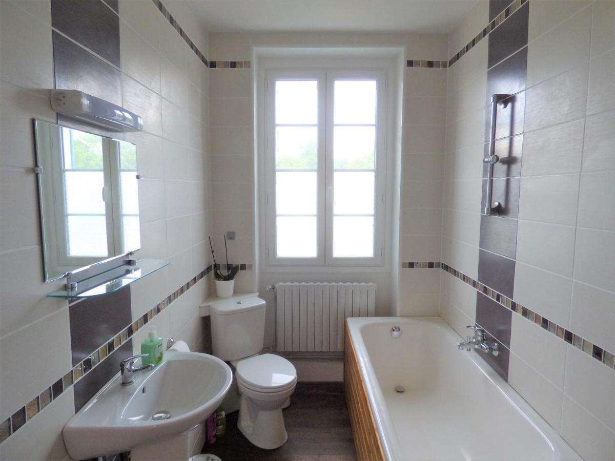 Les Tibles Bed & Breakfast Nanthiat Bagian luar foto