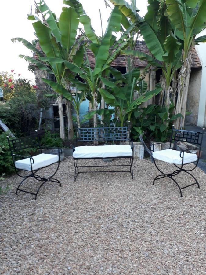 Les Tibles Bed & Breakfast Nanthiat Bagian luar foto